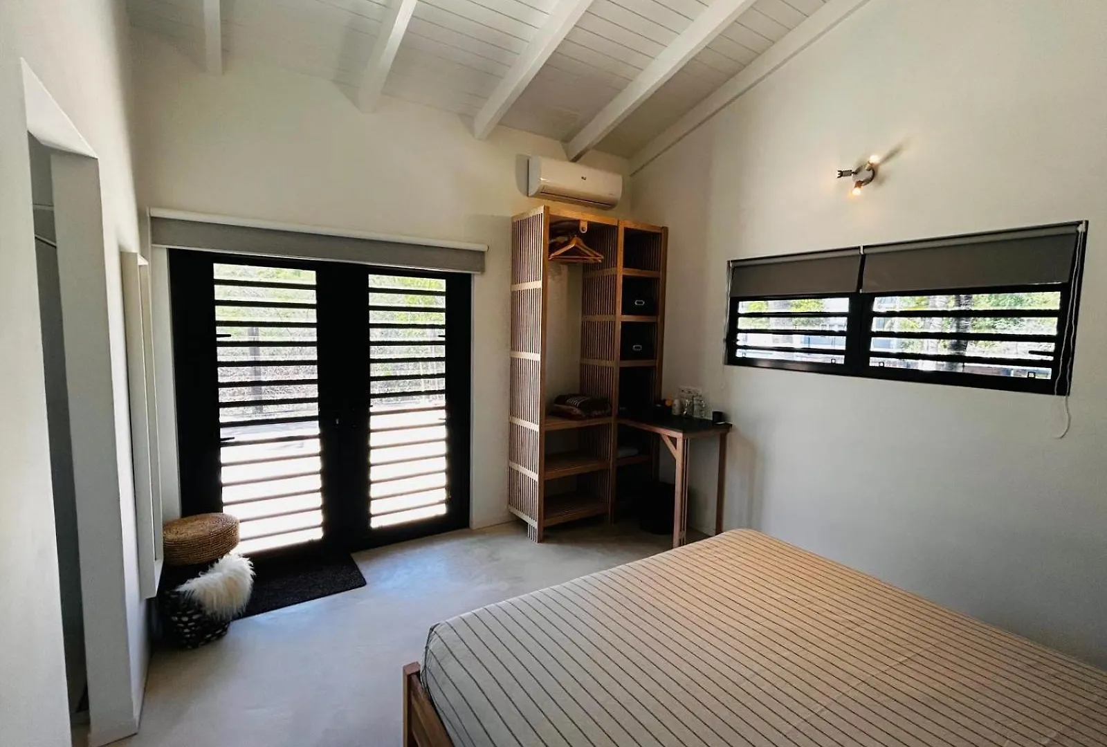 הקונטקטים של Dushi Shelter Studio